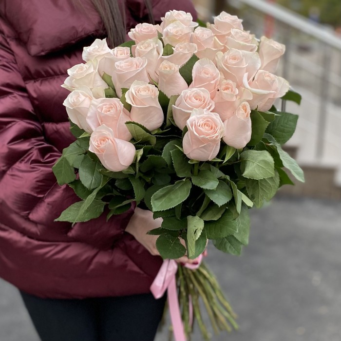 25 высоких розовых роз Помароса